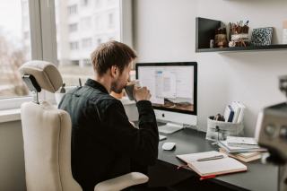 Régler son fauteuil de bureau pour une bonne posture