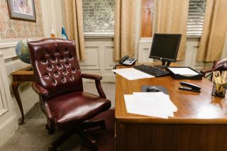 Fauteuil club pour bureau : charme vintage et confort cuir